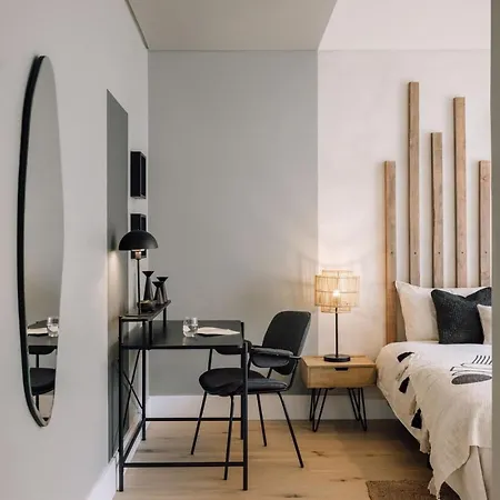 Mangai - 2 Bedrooms, Terrace, Parking In Arroios